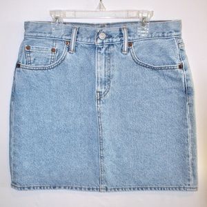 28 Levi's Light Denim Jean Skirt